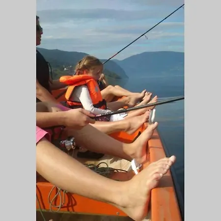 בית נופש Nordfjordcabins Red