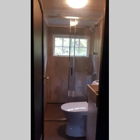 בית נופש Nordfjordcabins Red *