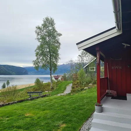 בית נופש Nordfjordcabins Red