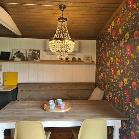 Nordfjordcabins Red בית נופש Utvik